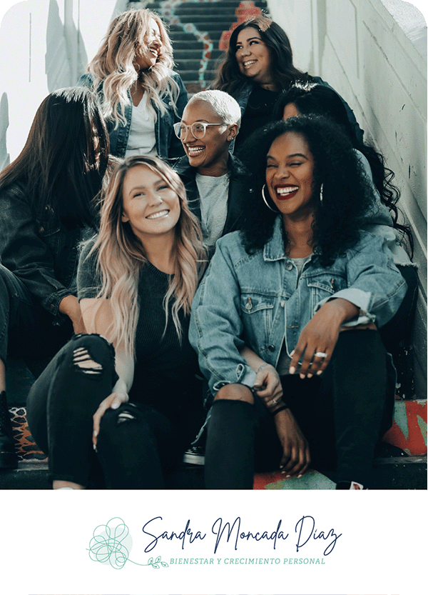 Mujeres sonriendo y seguras de si mismas